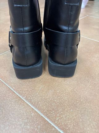 Botines niña Zara talla 33.