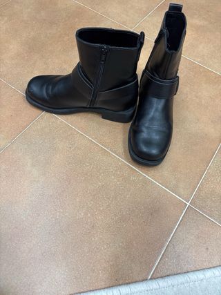 Botines niña Zara talla 33.