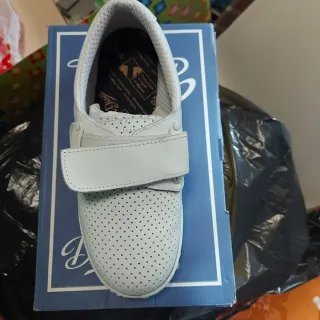 Zuecos blancos de trabajo con velcro