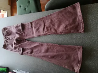 Pantalón tejano cargo burdeos