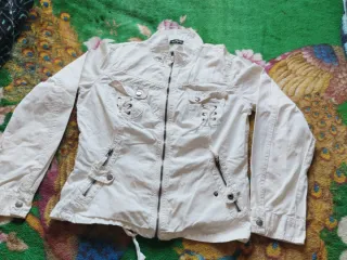 Chaqueta blanca .