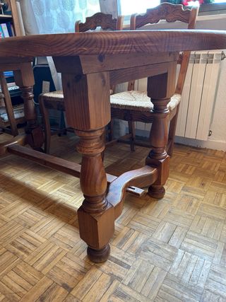 Mesa de comedor de madera maciza
