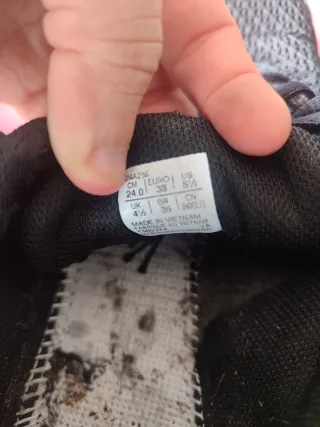 Zapatillas Asics Negras y Grises