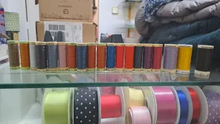 Lote de bobinas y madejas de hilo