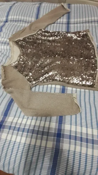 Jersey de hilo con lentejuelas doradas