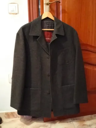 Abrigo gris de hombre