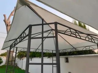 Pérgola metálica y de tela casi nueva