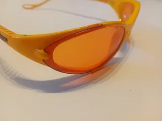 Occhiali da sole arancioni