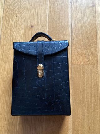 Joyero de viaje piel negro con cierre dorado