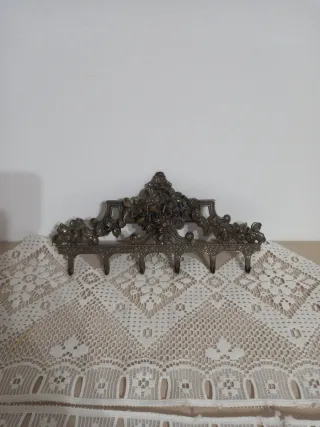 Appendino vintage in ottone decorato