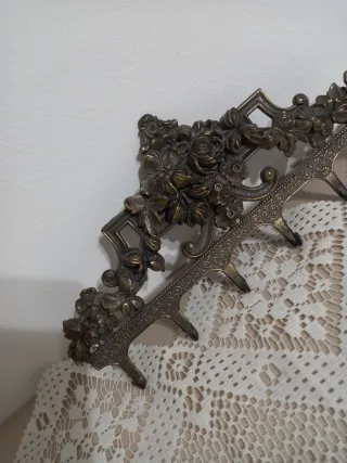 Appendino vintage in ottone decorato