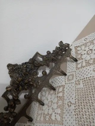 Appendino vintage in ottone decorato