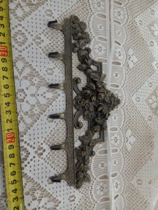 Appendino vintage in ottone decorato