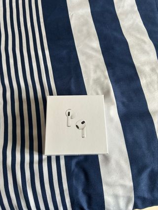 AirPods 3 con scatola