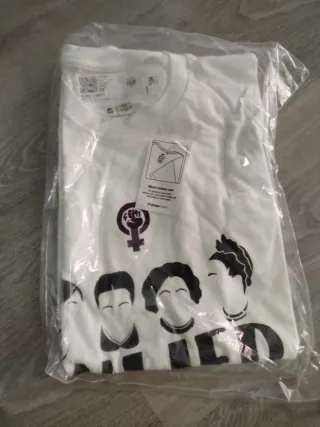 Camiseta feminista NUEVA "Mujer Tenía Que Ser"