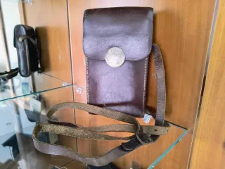 Funda antigua de cuero para cámara fuelle