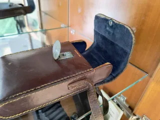 Funda antigua de cuero para cámara fuelle