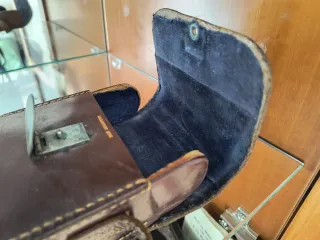 Funda antigua de cuero para cámara fuelle