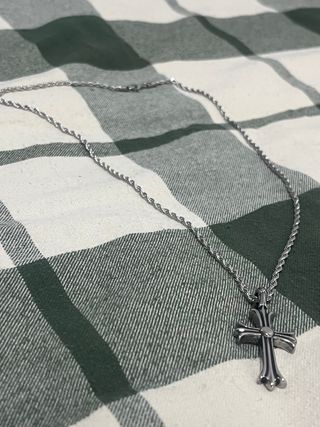 Collar Cruz Estilo Chrome Hearts Plata