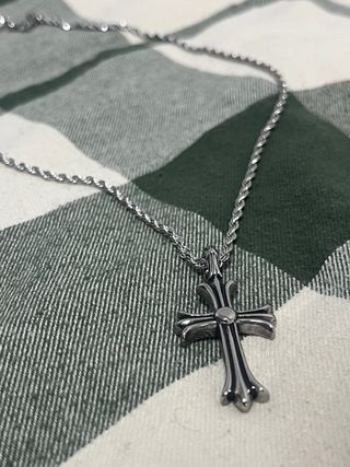 Collar Cruz Estilo Chrome Hearts Plata