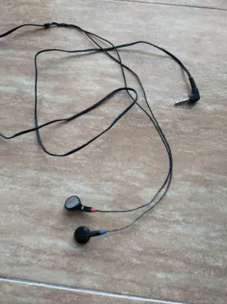 Auriculares negros con jack 3.5mm