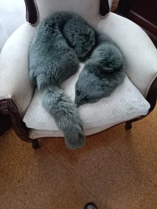 Cuello de piel de zorro gris