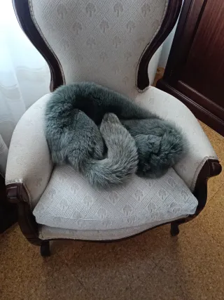 Cuello de piel de zorro gris