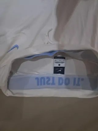 Pantalón deportivo Nike blanco capri.