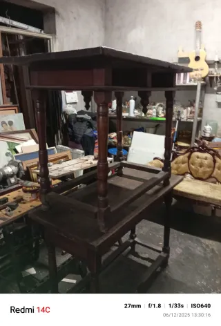 Mesa de madera rústica