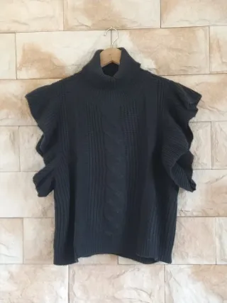 Jersey negro volantes cuello alto talla S