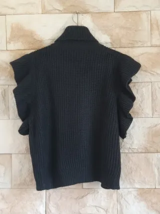 Jersey negro volantes cuello alto talla S