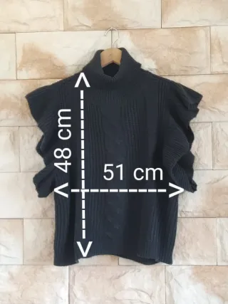 Jersey negro volantes cuello alto talla S