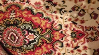 Alfombra persa beige y roja. 135×185