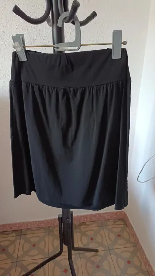 Falda negra estampada estilo Desigual