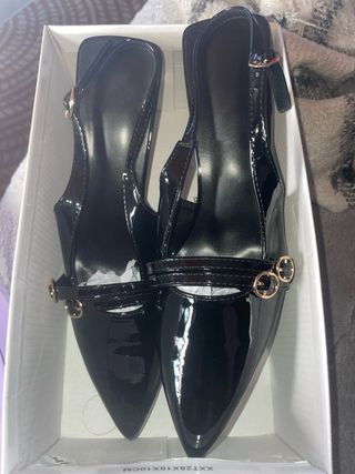 Tacones elegantes negros