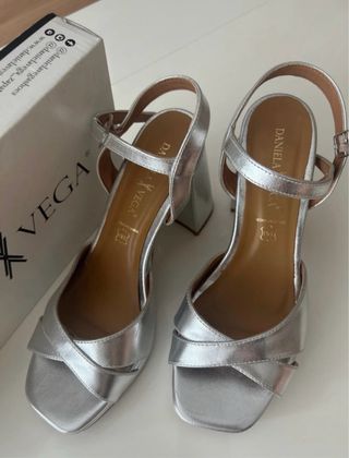 Sandalias Daniela Vega Plata Talla 38