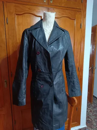 Chaqueta larga de piel negra