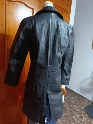 Chaqueta larga de piel negra