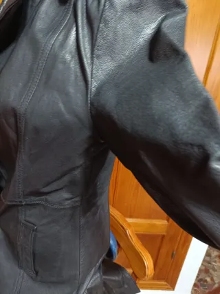 Chaqueta larga de piel negra