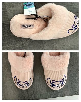 Zapatillas de pelo rosa con estampado Lilo&Stitch.