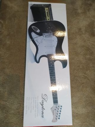 Guitarra Eléctrica Daytona Negra y Amplificador