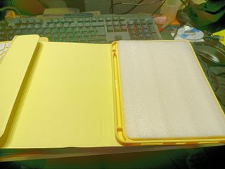 Funda + Teclado iPad 10ª/11ª Gen Amarillo