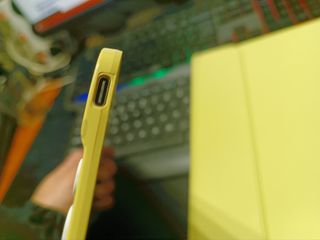 Funda + Teclado iPad 10ª/11ª Gen Amarillo