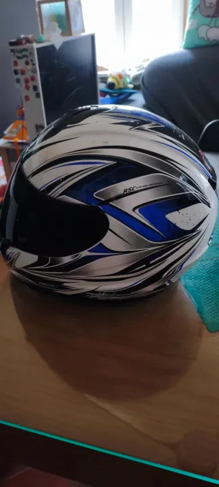 Casco MT con pantalla negra