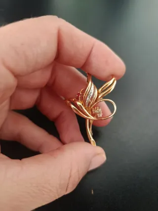 Broche vintage flor oro con rubí y diamantes