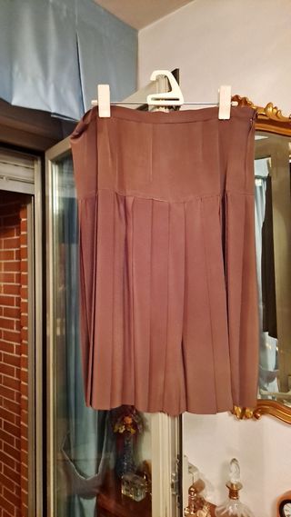 Traje chaqueta amarillo y marrón