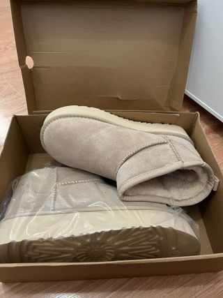 Botas de pelo, estilo UGG . Beige Talla 40