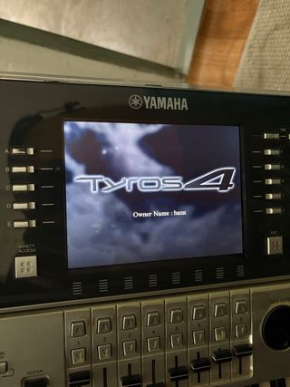 Yamaha Tyros 4 Teclado estudio profesional