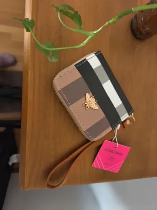 Monedero cartera con abeja dorada.