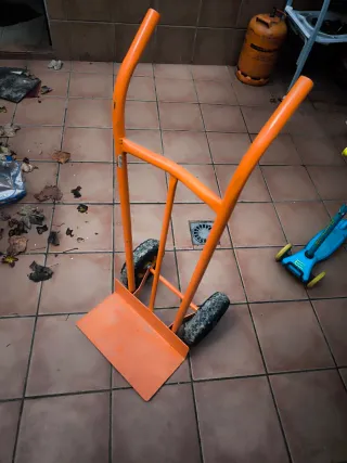 Carretilla de carga naranja